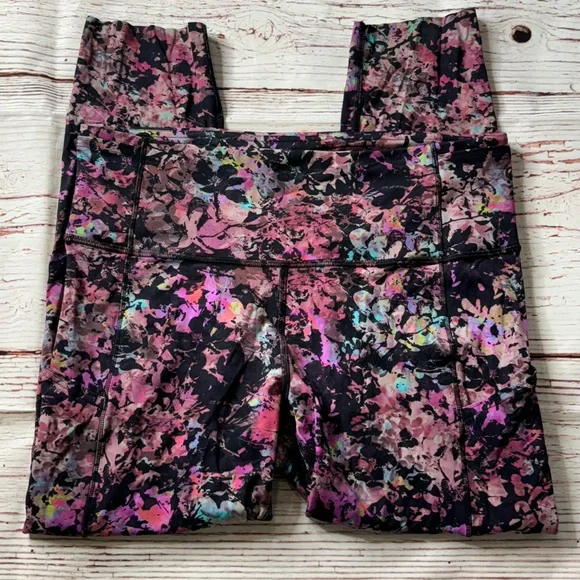 Lululemon Fast and Free High-Rise Crop 23" in Stencil Blossom Red Multi Sz 10